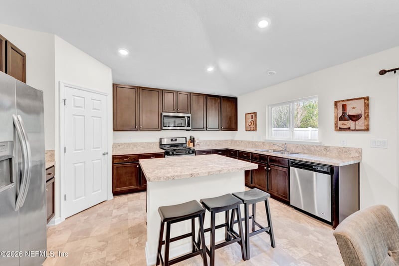 7657 Sunnydale Ln, Jacksonville, FL 32256