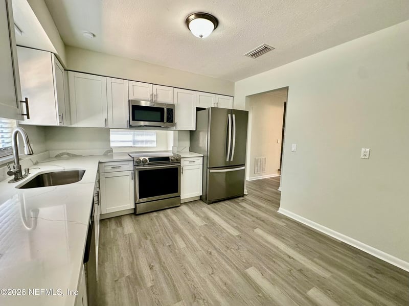 8044 Renault Dr, Jacksonville, FL 32244