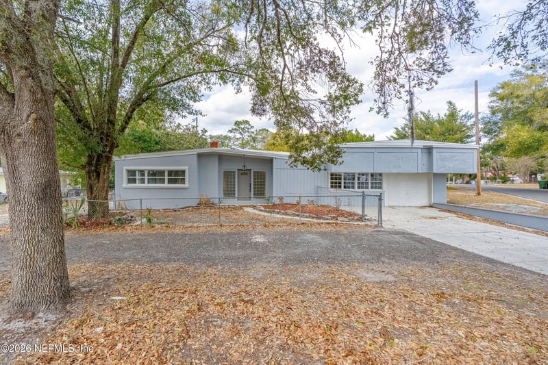 202 Azalea Cir, Palatka, FL 32177