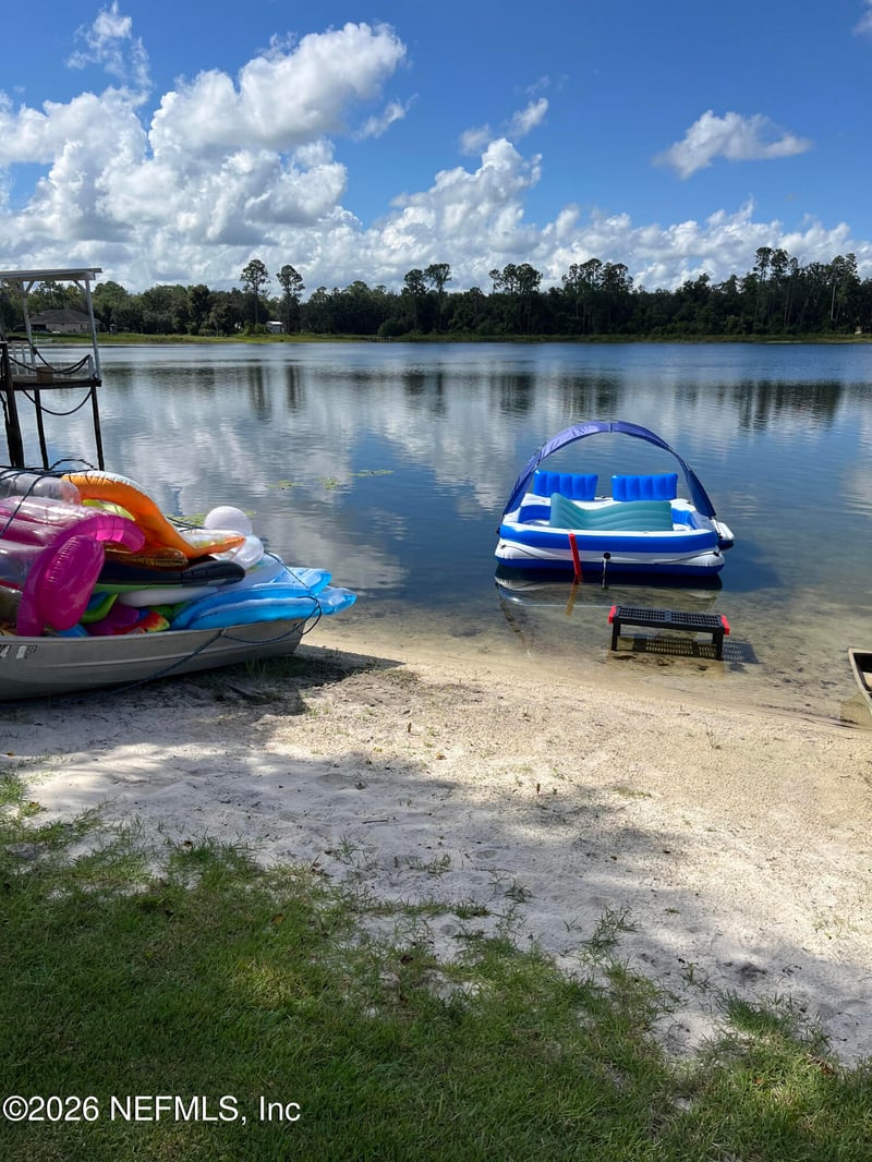 107 Church Lake Dr, Interlachen, FL 32148