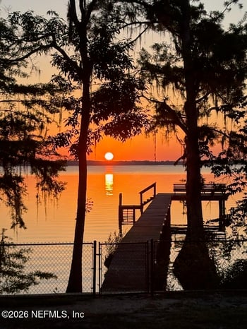 102 Lake Shore Ln, Crescent, FL 32112