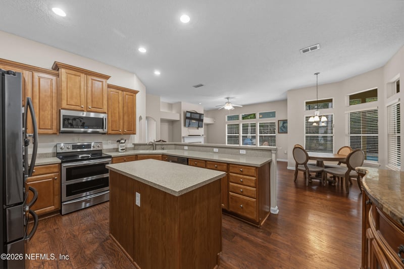 8664 Derry Dr, Jacksonville, FL 32244