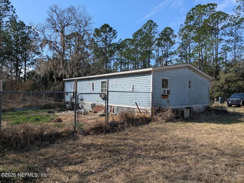 106 Lake Shore Rd, Interlachen, FL 32148