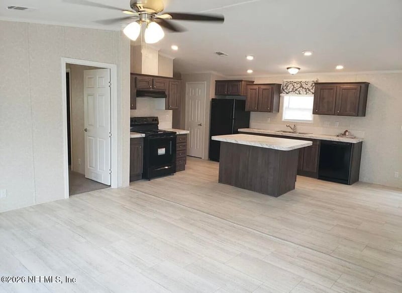 5400 Collins Rd #184, Jacksonville, FL 32244