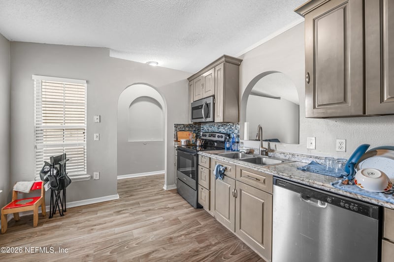 2715 Lantana Lakes Dr, Jacksonville, FL 32246