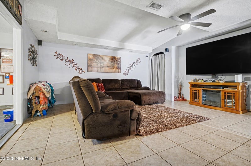 841 Chalmet Ln, Jacksonville, FL 32218