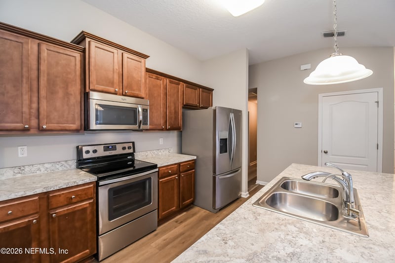 8597 Julia Marie Cir, Jacksonville, FL 32210