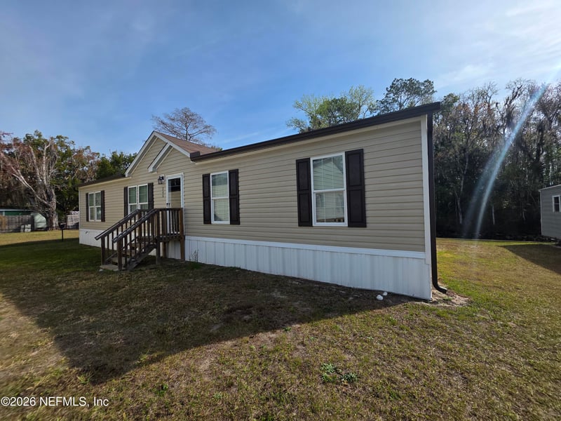 546 Jack Ln, Satsuma, FL 32189