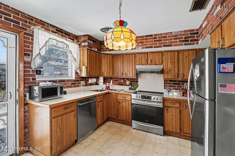 11211 Harlan Dr, Jacksonville, FL 32218