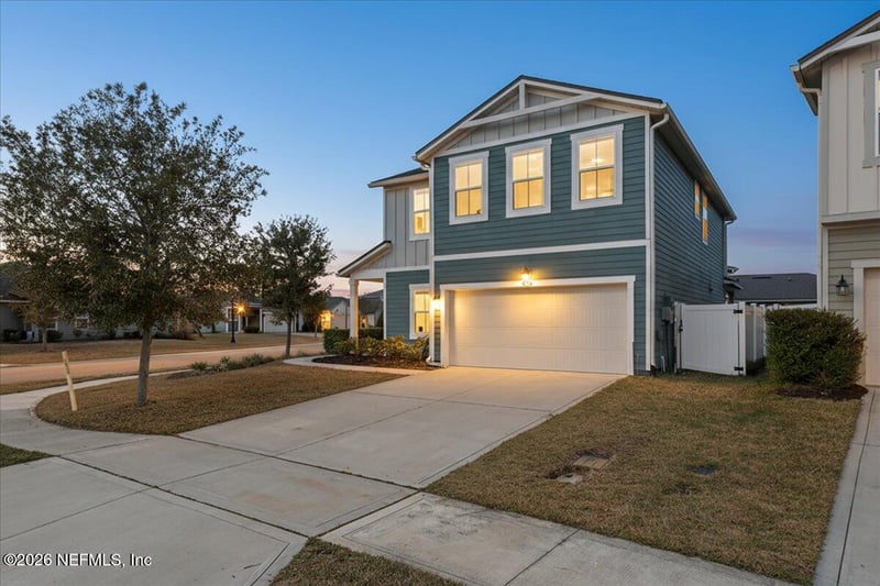 553 Narrowleaf Dr, St Johns, FL 32259