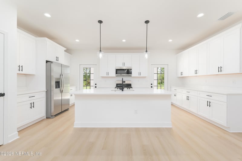 9273 Dolphin St, Sanderson, FL 32087