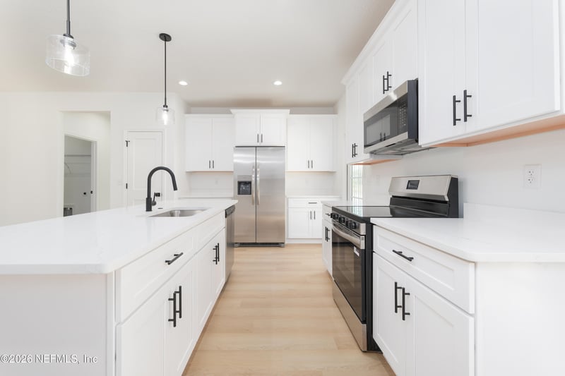 9273 Dolphin St, Sanderson, FL 32087