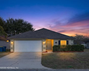 11933 Hayden Lakes Cir, Jacksonville, FL 32218