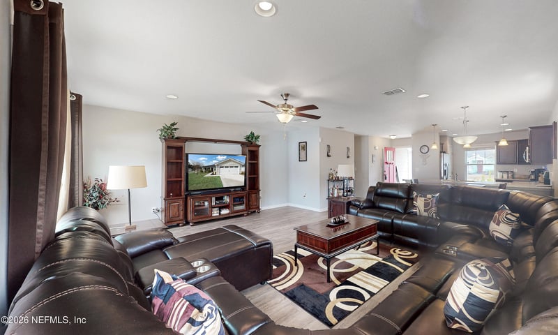 1347 Sarah's Landing Dr, Jacksonville, FL 32221