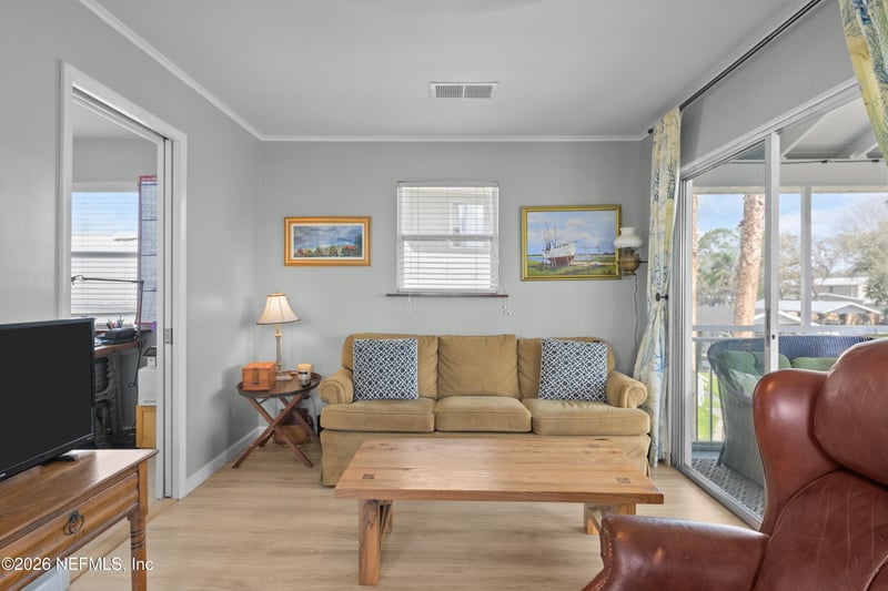 191 Sportsman Dr, Welaka, FL 32193