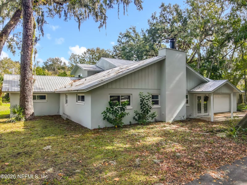 555 Wildwood Dr, New Smyrna Beach, FL 32168