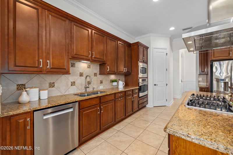 835 Dorchester Dr, St Johns, FL 32259