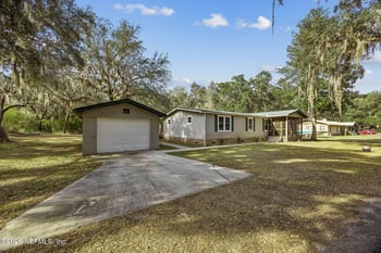 111 Fairway Ln, Crescent City, FL 32112
