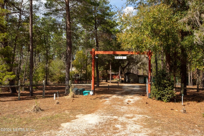 110 Hill Top Loop, Hawthorne, FL 32640