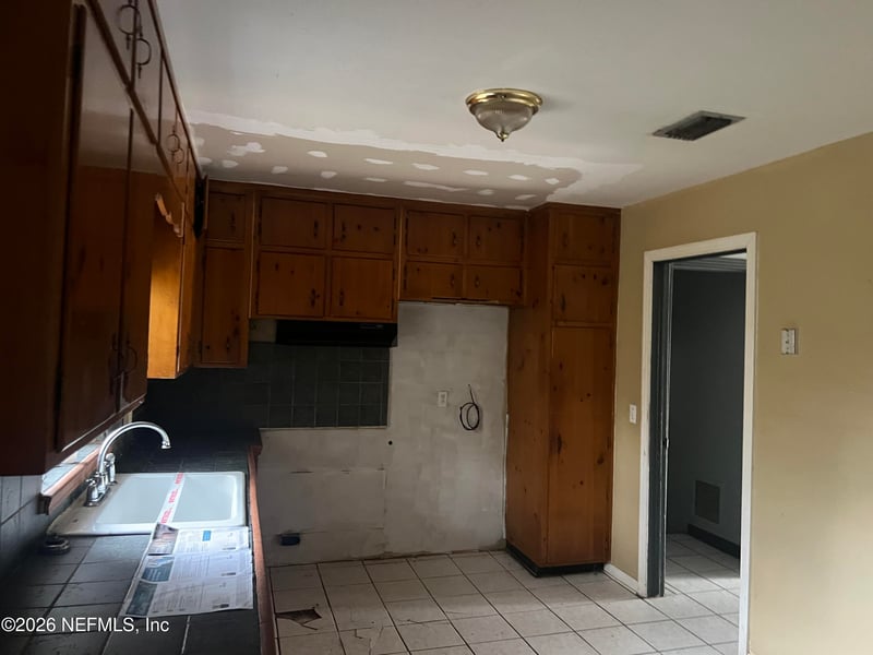 1742 Memory Ln, Jacksonville, FL 32210