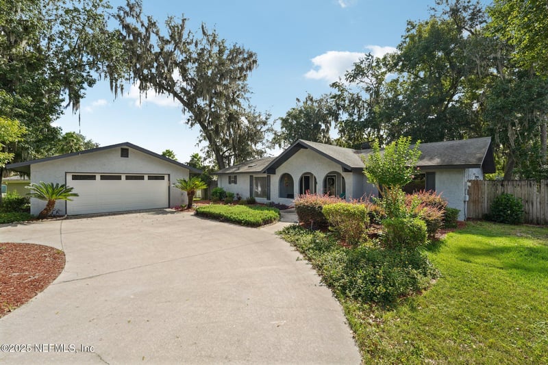 448 Lake Asbury Dr, Green Cove Springs, FL 32043