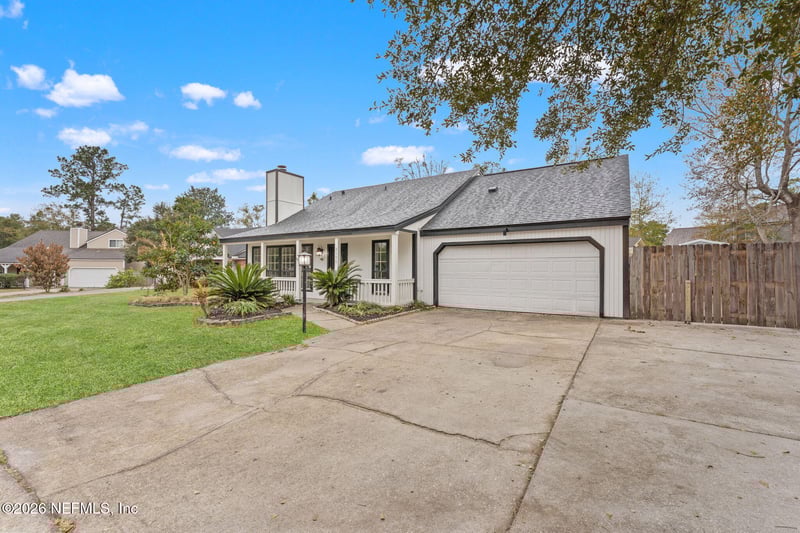 8190 Loch Lomond Ln, Jacksonville, FL 32244