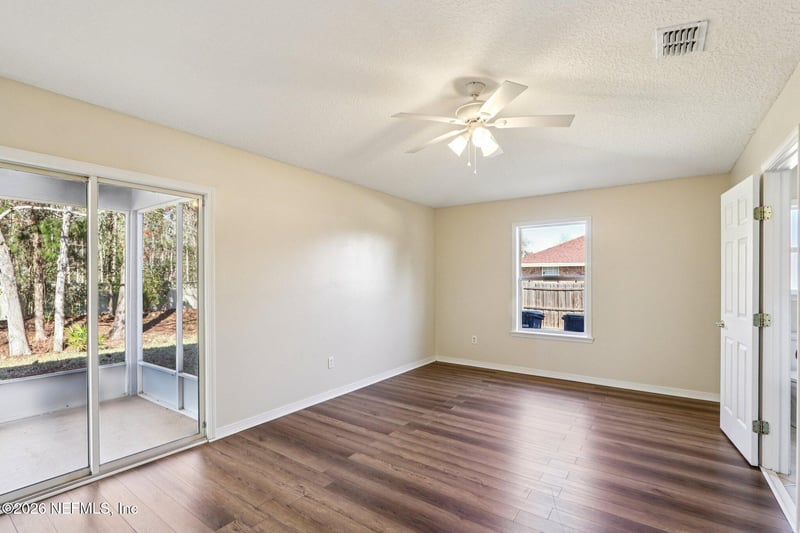 15678 Moss Hollow Dr, Jacksonville, FL 32218