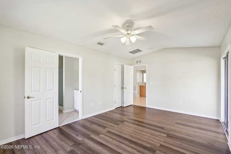 15678 Moss Hollow Dr, Jacksonville, FL 32218