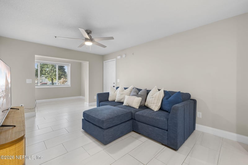 210 11th Ave #104, Jacksonville Beach, FL 32250