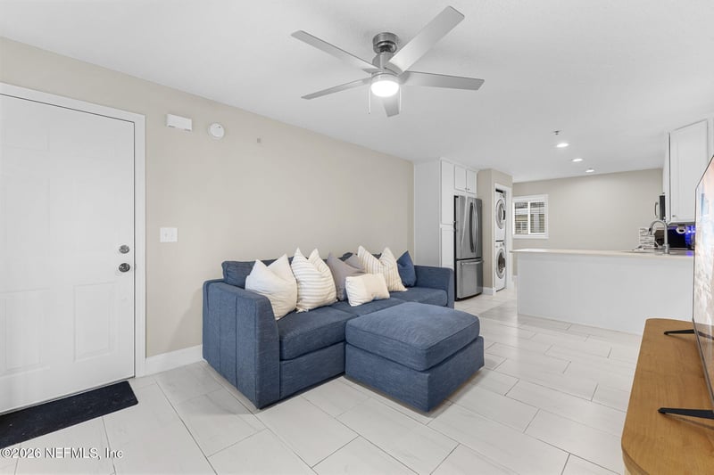 210 11th Ave #104, Jacksonville Beach, FL 32250