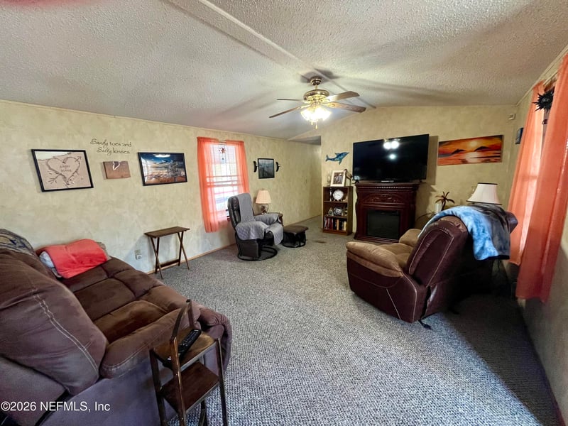 174 Buchanan Cir, Satsuma, FL 32189