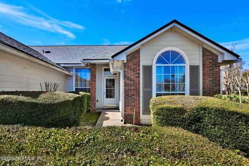 1526 Mountain Lake Dr, Jacksonville, FL 32221