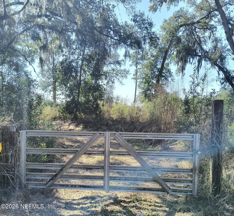 000 Mississippi St, Hawthorne, FL 32640