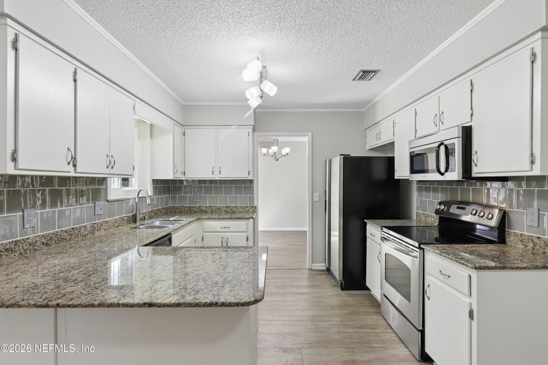 3842 Fernglen Dr, Jacksonville, FL 32277