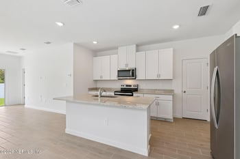 8 Dilly Ct, Palm Coast, FL 32164