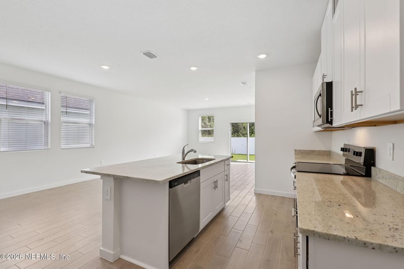 8 Dilly Ct, Palm Coast, FL 32164