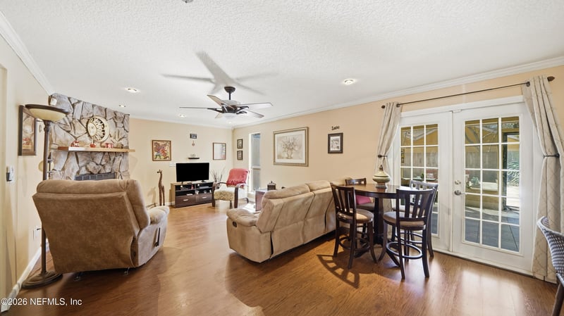 6628 Periwinkle Dr, Jacksonville, FL 32244