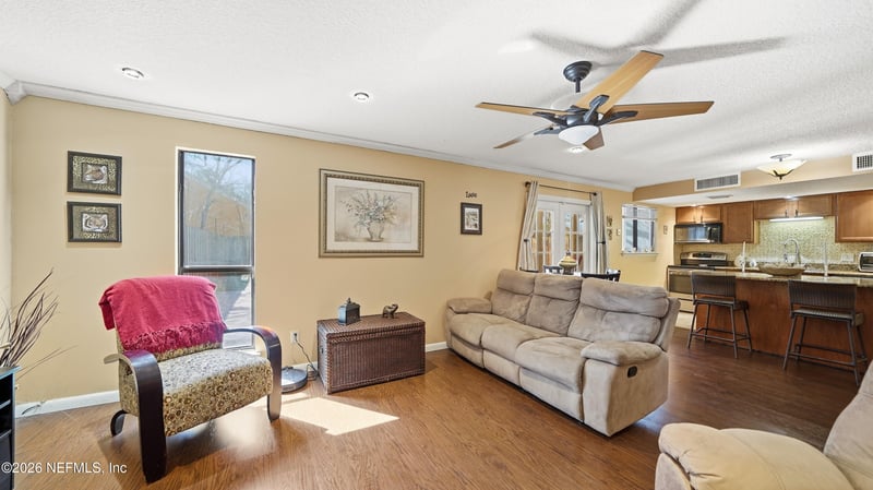 6628 Periwinkle Dr, Jacksonville, FL 32244