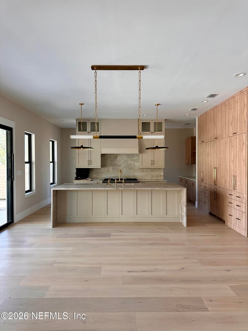 371 9th St, Atlantic Beach, FL 32233