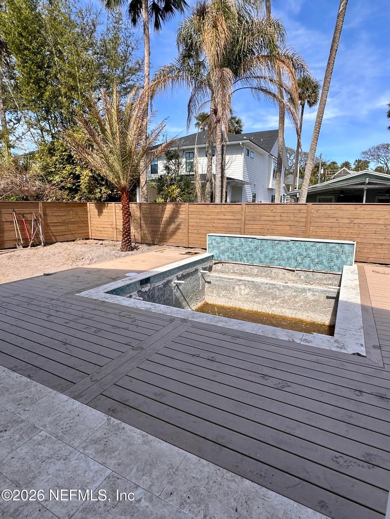 371 9th St, Atlantic Beach, FL 32233