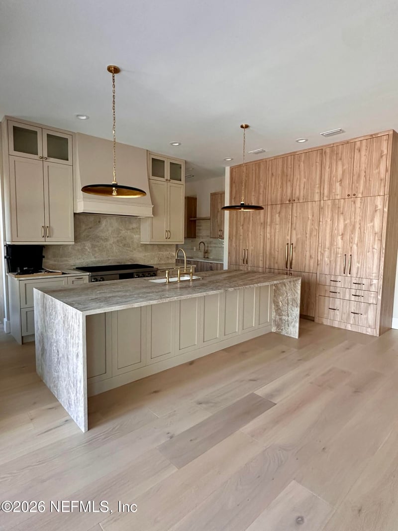 371 9th St, Atlantic Beach, FL 32233