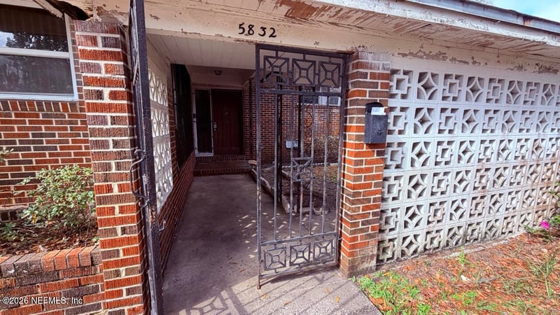 5832 Lusaid Dr, Jacksonville, FL 32209