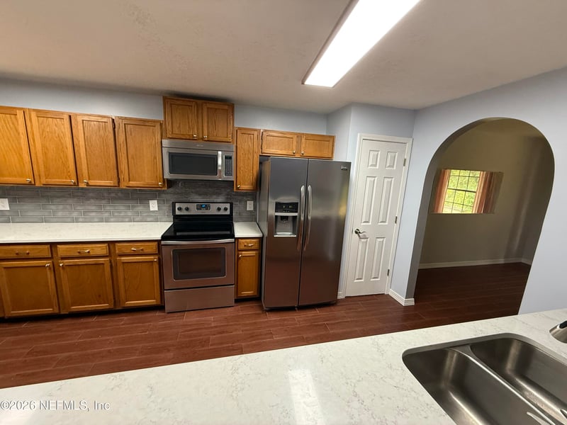 958 Long Lake Dr, Jacksonville, FL 32225