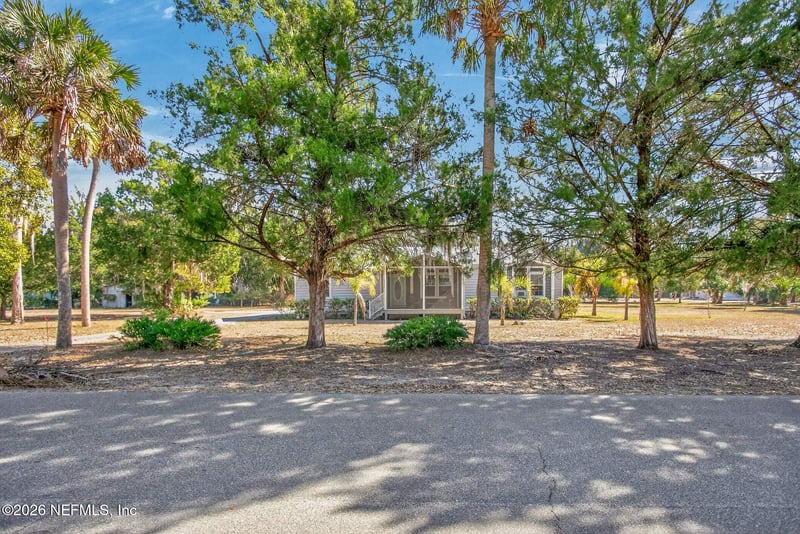 808 Front St, Welaka, FL 32193