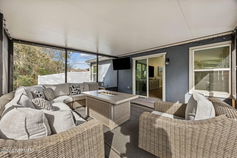 7856 Meadow Walk Ln, Jacksonville, FL 32256