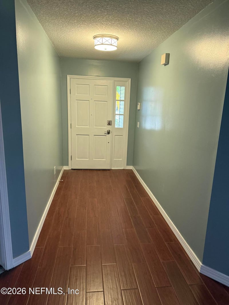 958 Long Lake Dr, Jacksonville, FL 32225