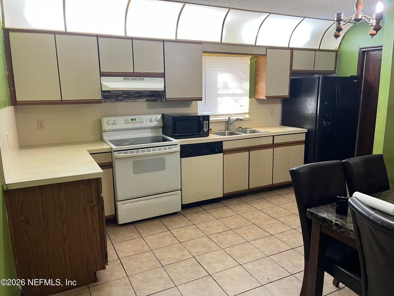 8126 Sable Wood Dr, Jacksonville, FL 32244