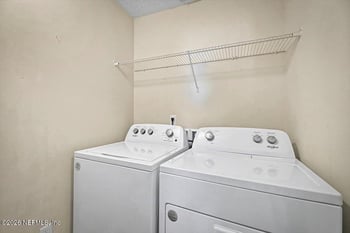 481 Walnut Dr, St Johns, FL 32259