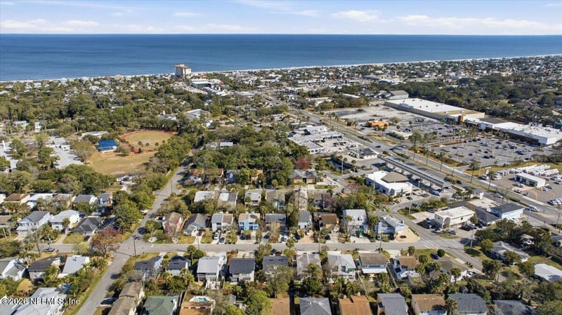 154 Pine St, Atlantic Beach, FL 32233