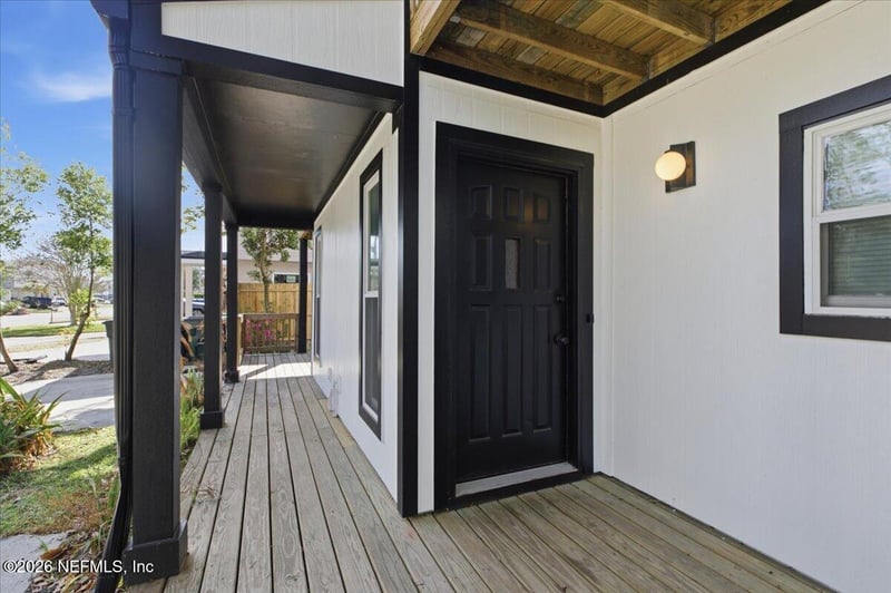 154 Pine St, Atlantic Beach, FL 32233